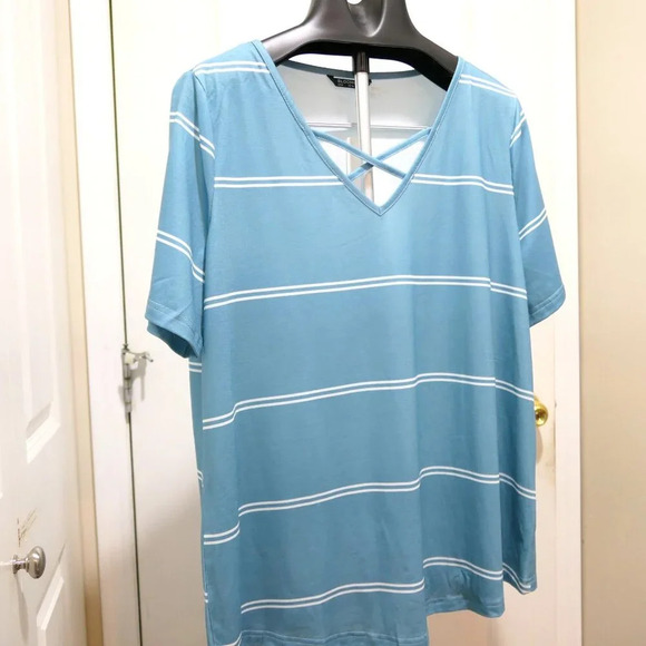 BloomChic Striped T-shirt size M - us size 10 - Picture 1 of 4